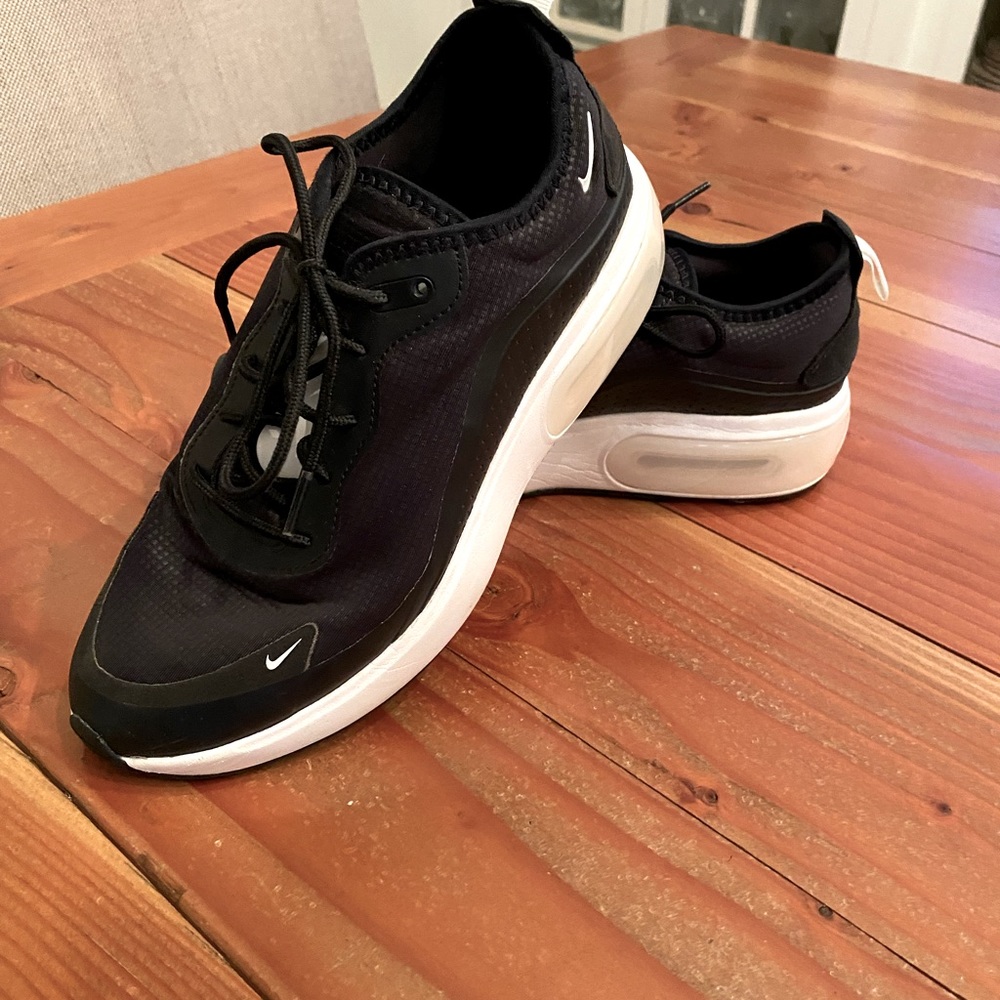 Women’s Nike 8.5